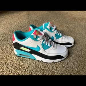 Nike Air Max. Size Boy 5, women’s 7